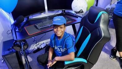 Amar'e sits in new gaming chair